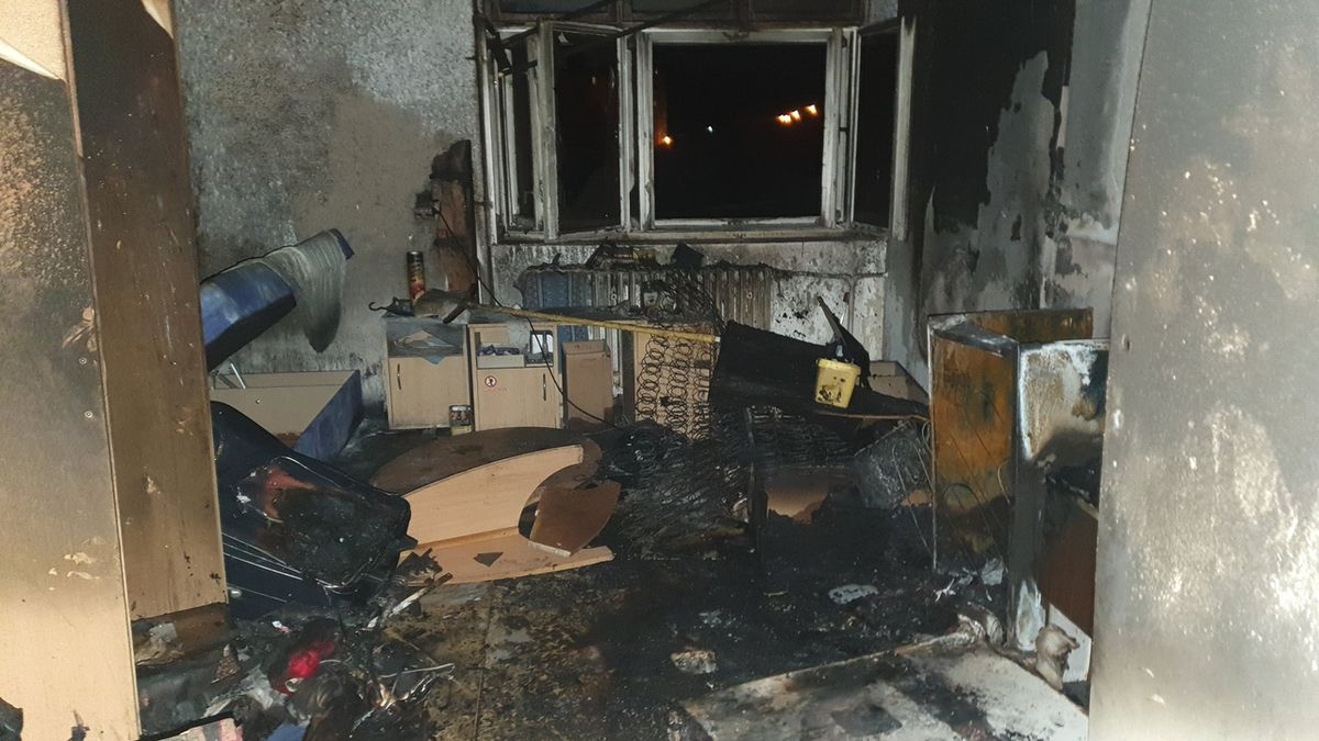 Při požáru ubytovny v Zábřehu hasiči zachránili 12 lidí